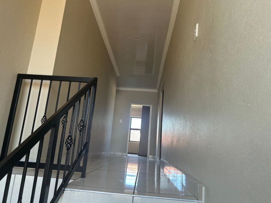 5 Bedroom Property for Sale in Sonneveld Gauteng
