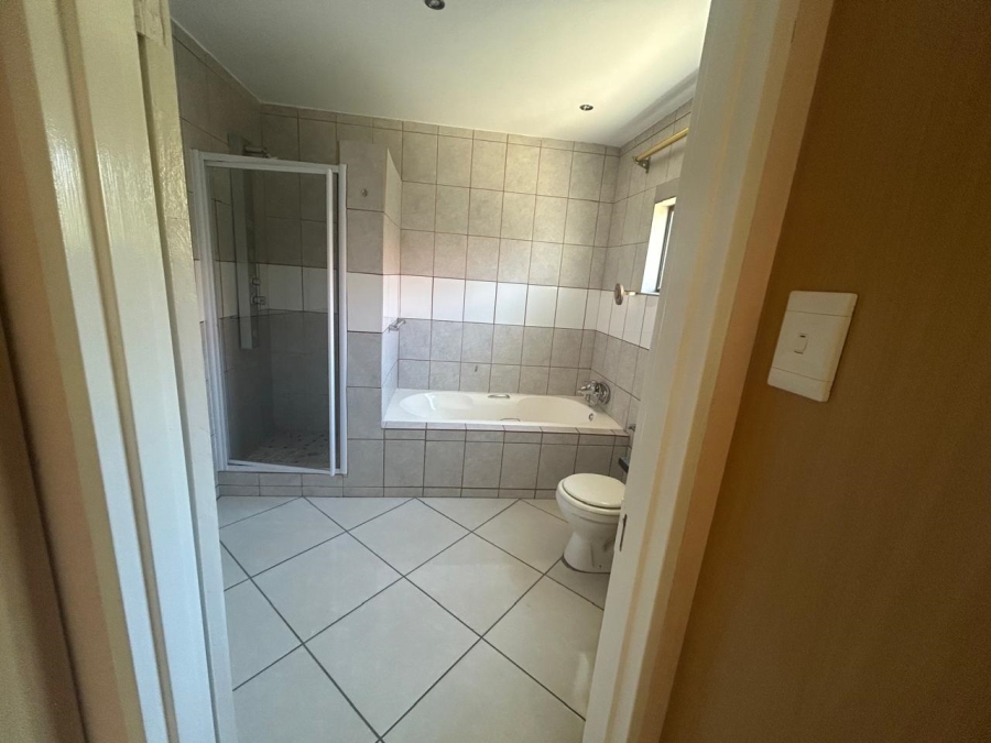 5 Bedroom Property for Sale in Sonneveld Gauteng