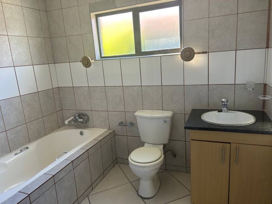 5 Bedroom Property for Sale in Sonneveld Gauteng