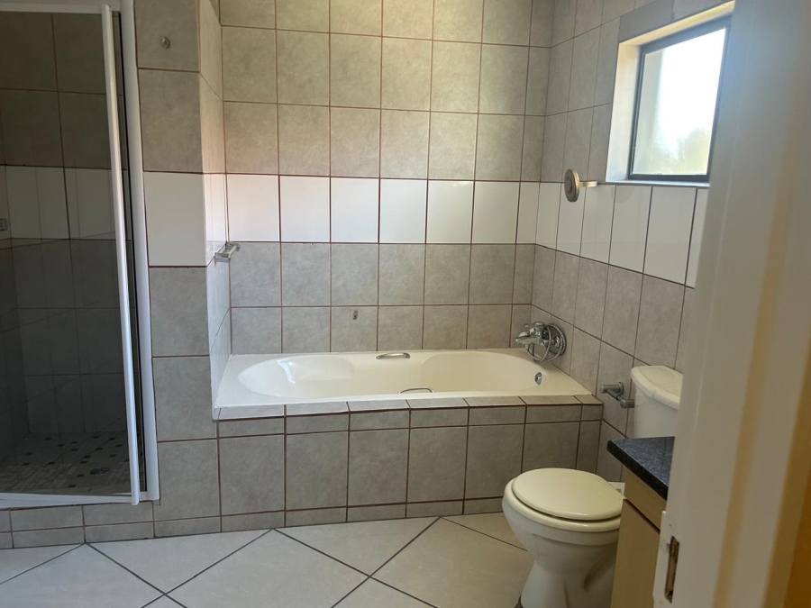 5 Bedroom Property for Sale in Sonneveld Gauteng