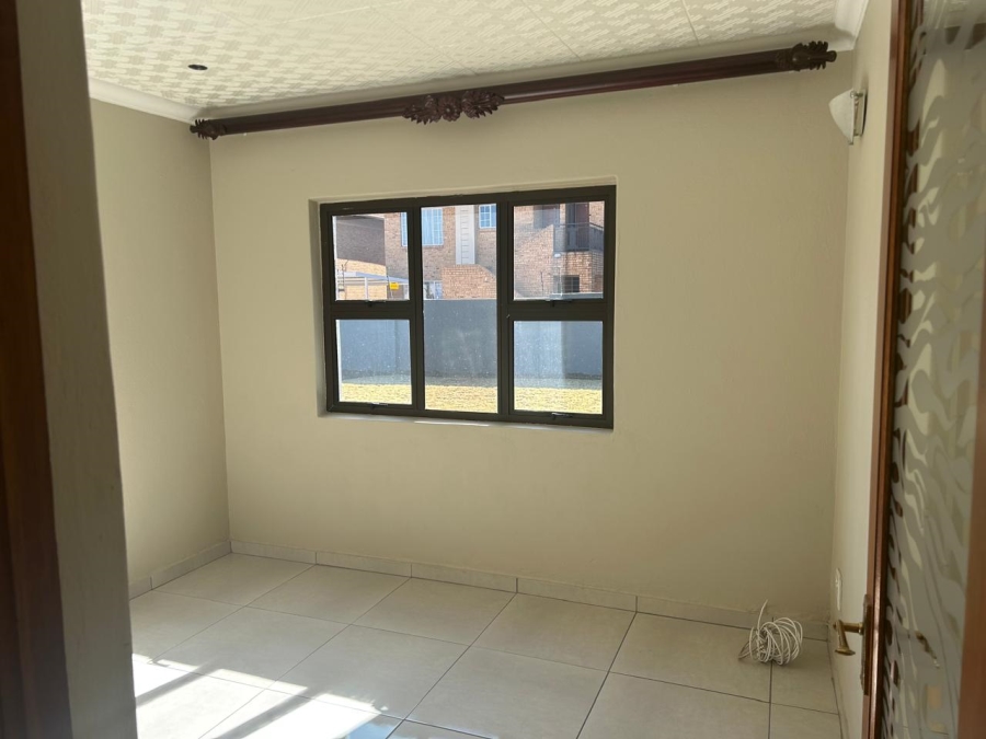 5 Bedroom Property for Sale in Sonneveld Gauteng