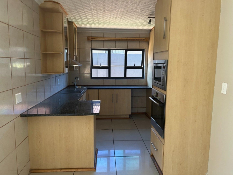 5 Bedroom Property for Sale in Sonneveld Gauteng