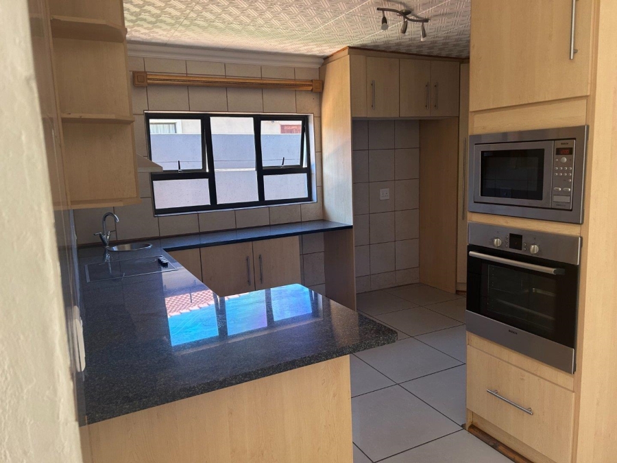 5 Bedroom Property for Sale in Sonneveld Gauteng