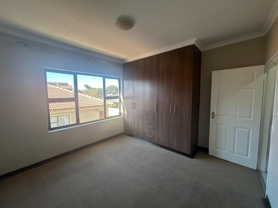 5 Bedroom Property for Sale in Sonneveld Gauteng