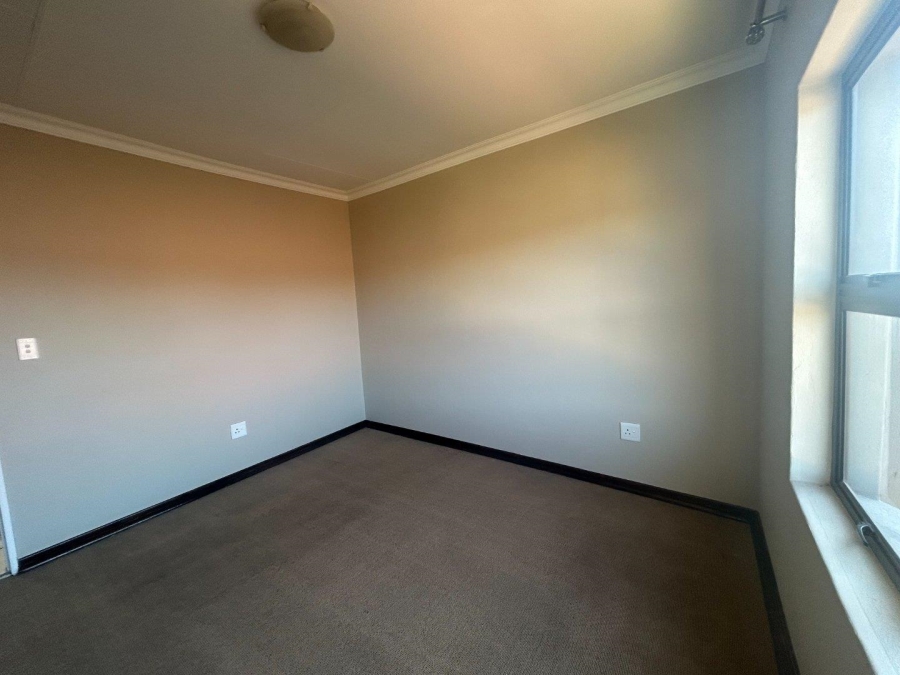 5 Bedroom Property for Sale in Sonneveld Gauteng