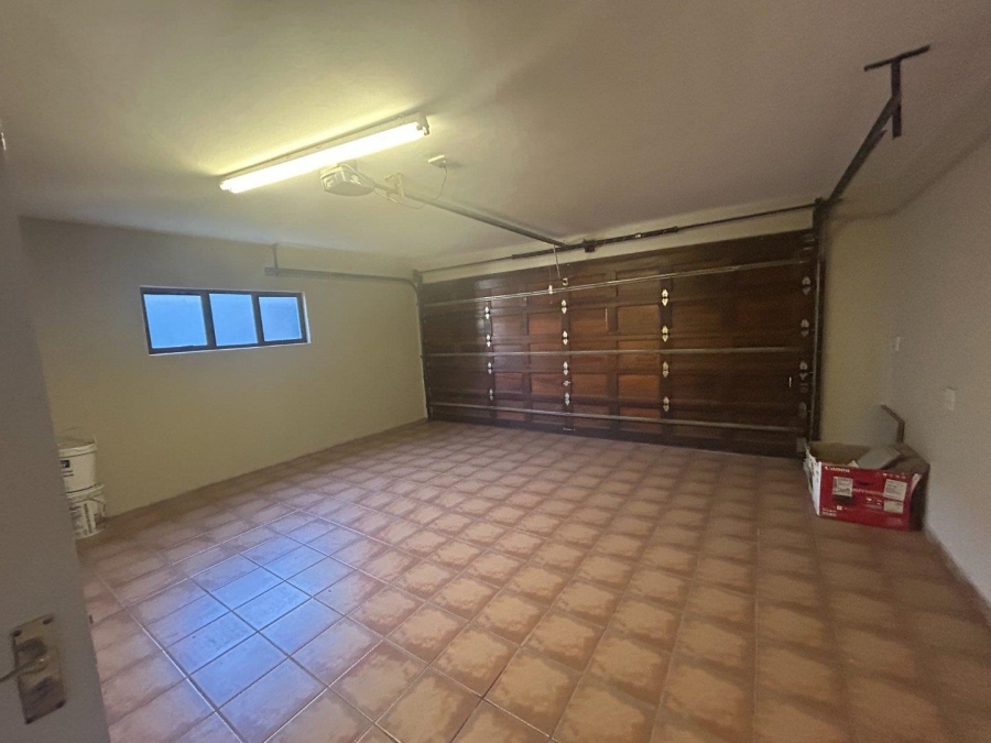 5 Bedroom Property for Sale in Sonneveld Gauteng