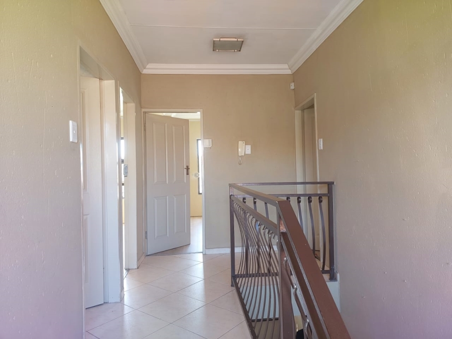 3 Bedroom Property for Sale in Sonneveld Gauteng