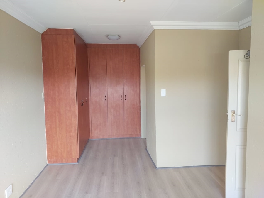 3 Bedroom Property for Sale in Sonneveld Gauteng