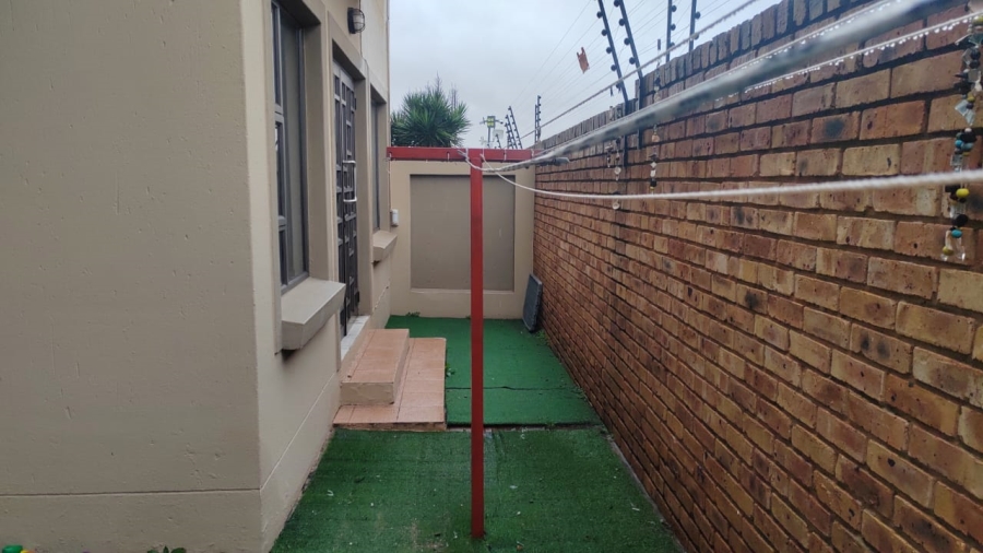 3 Bedroom Property for Sale in Sonneveld Gauteng