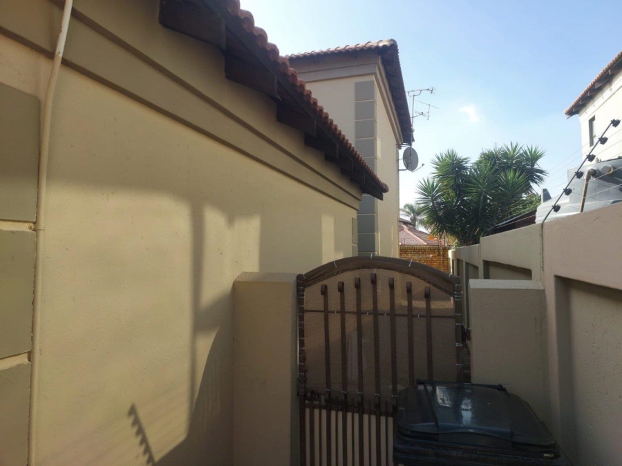 3 Bedroom Property for Sale in Sonneveld Gauteng