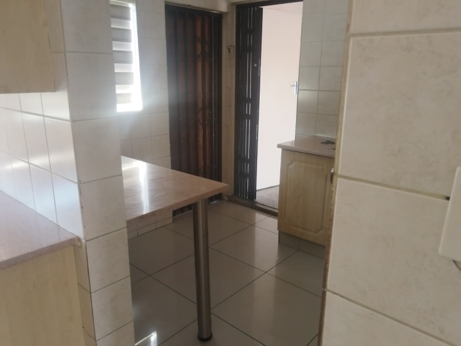 To Let 2 Bedroom Property for Rent in Thatchfield Cresent Gauteng