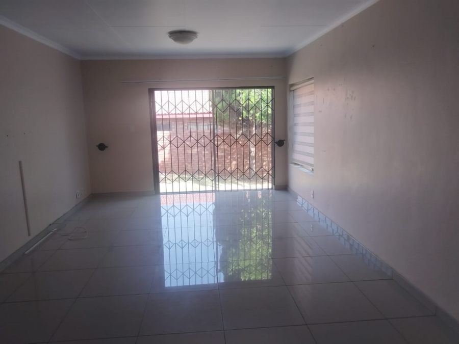 To Let 2 Bedroom Property for Rent in Thatchfield Cresent Gauteng