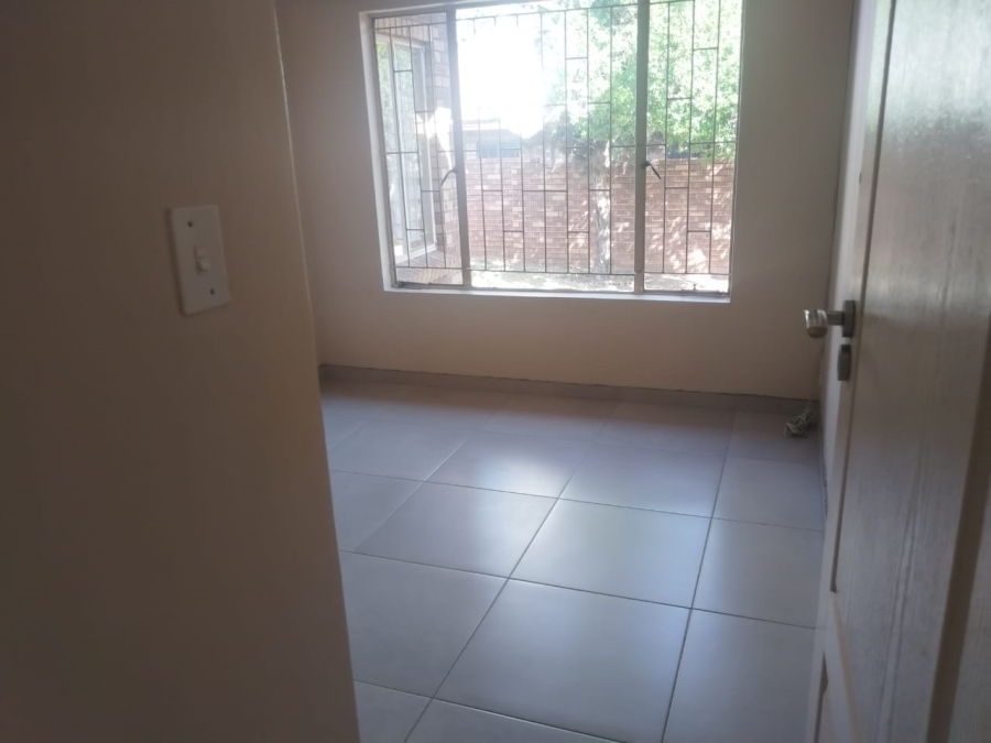 To Let 2 Bedroom Property for Rent in Thatchfield Cresent Gauteng