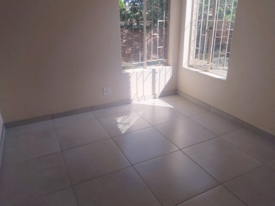 To Let 2 Bedroom Property for Rent in Thatchfield Cresent Gauteng