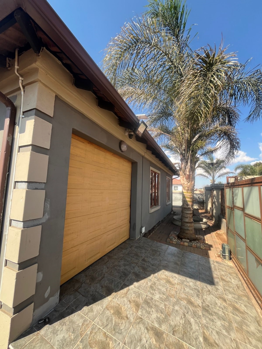 2 Bedroom Property for Sale in Dawn Park Gauteng