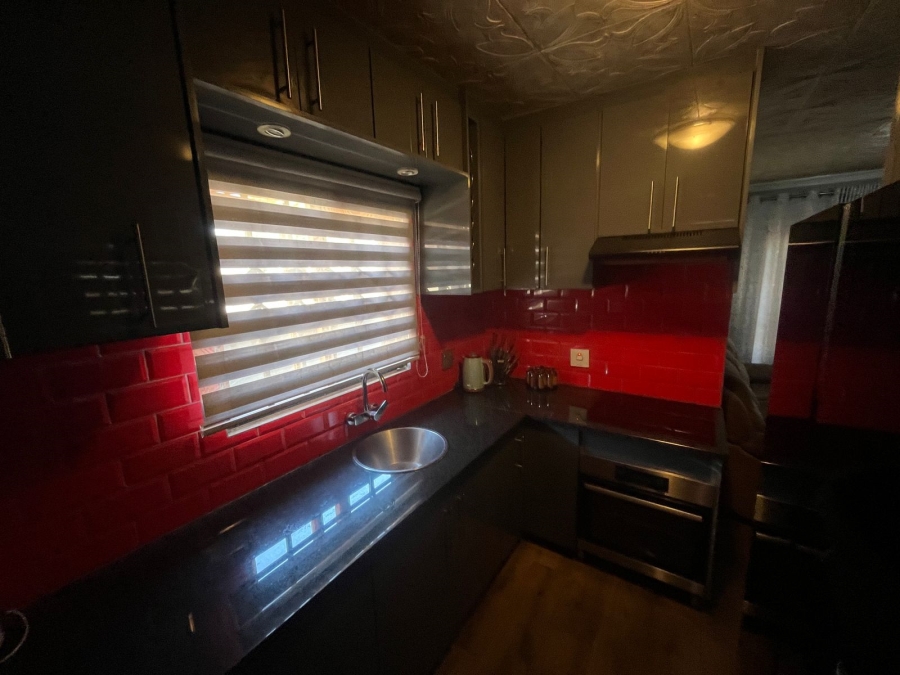 2 Bedroom Property for Sale in Dawn Park Gauteng