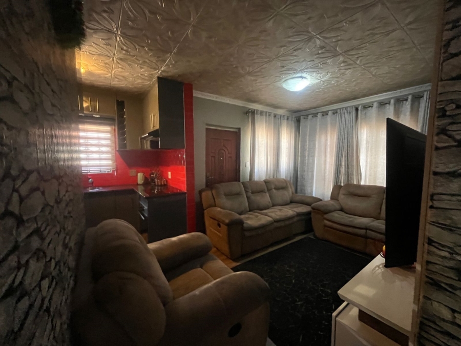 2 Bedroom Property for Sale in Dawn Park Gauteng