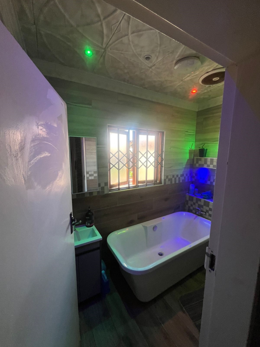 2 Bedroom Property for Sale in Dawn Park Gauteng