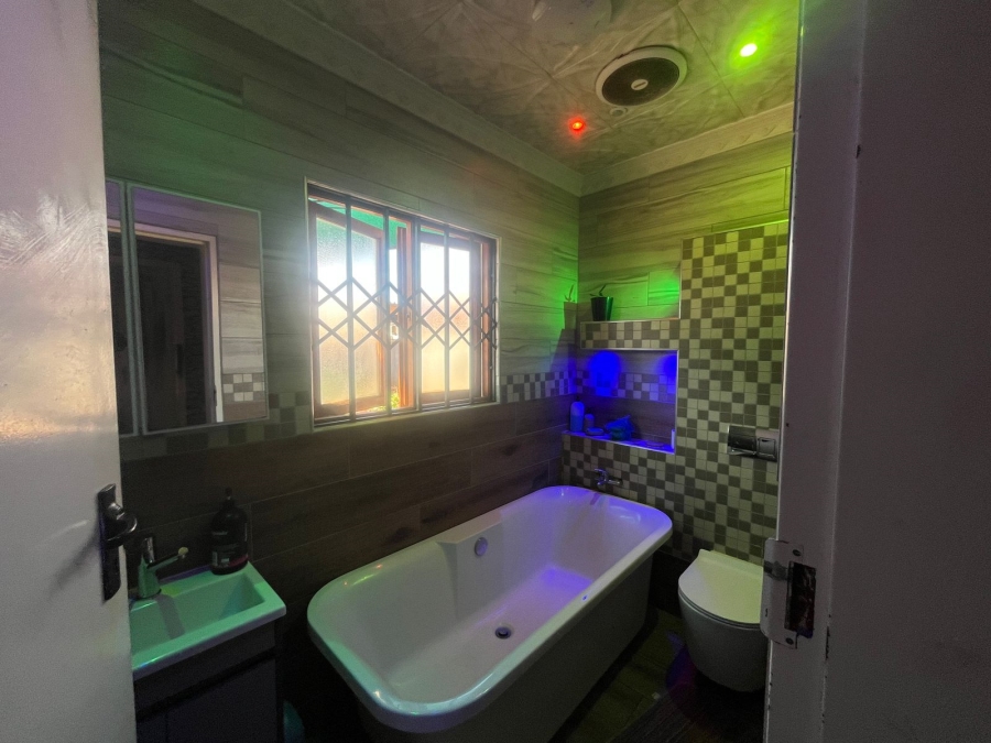 2 Bedroom Property for Sale in Dawn Park Gauteng