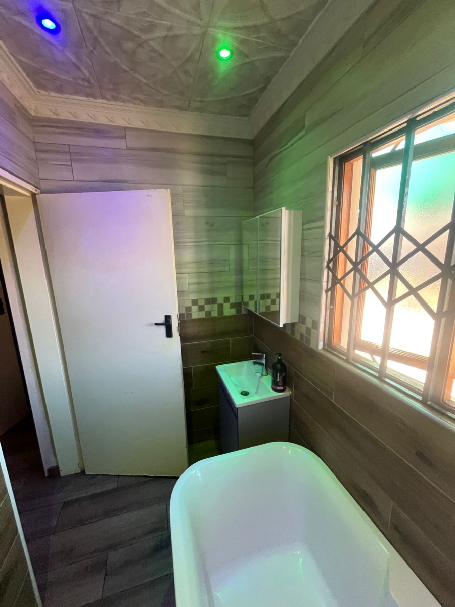 2 Bedroom Property for Sale in Dawn Park Gauteng