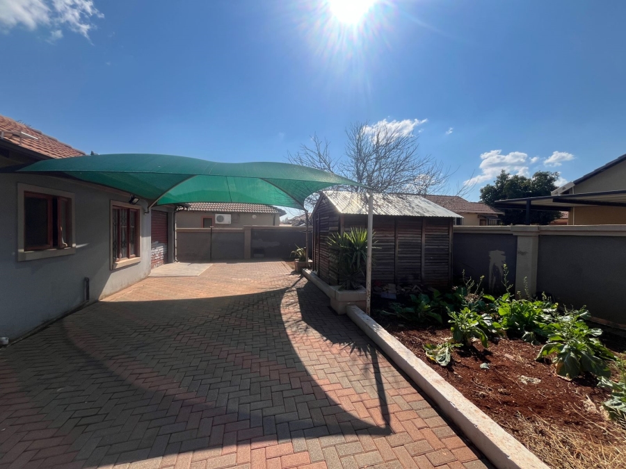 2 Bedroom Property for Sale in Dawn Park Gauteng