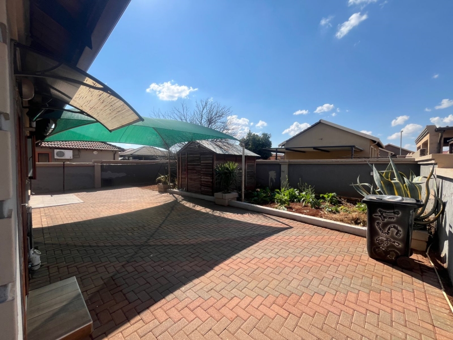 2 Bedroom Property for Sale in Dawn Park Gauteng