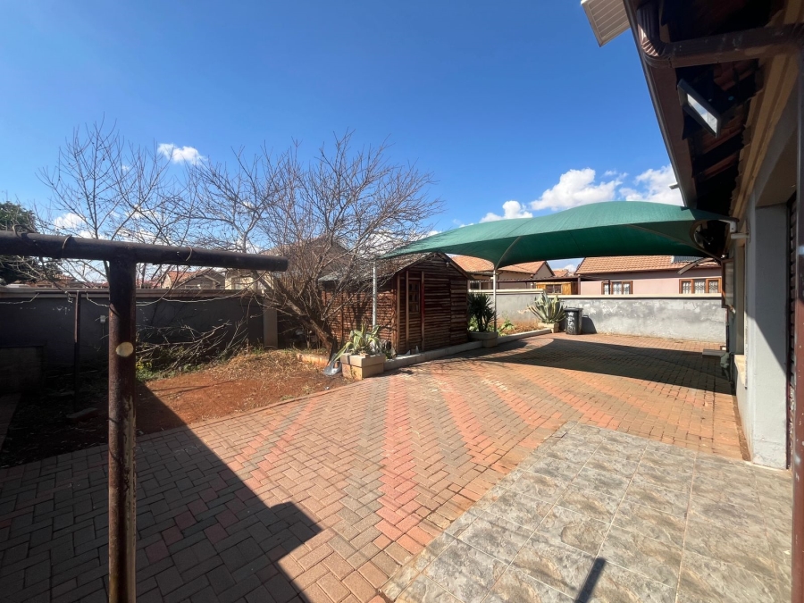 2 Bedroom Property for Sale in Dawn Park Gauteng