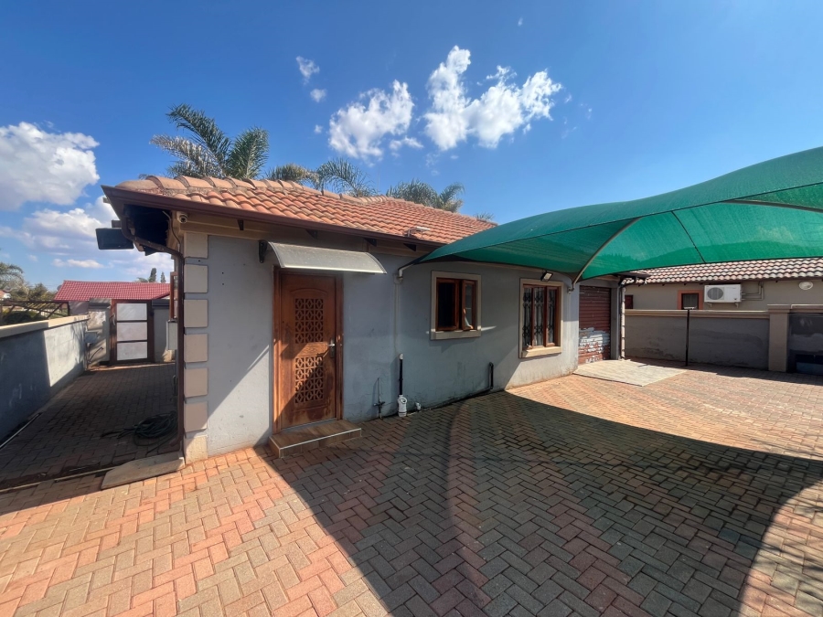 2 Bedroom Property for Sale in Dawn Park Gauteng