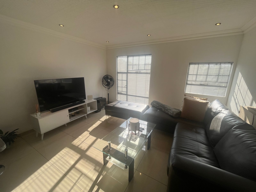 To Let 3 Bedroom Property for Rent in Alan Manor Gauteng