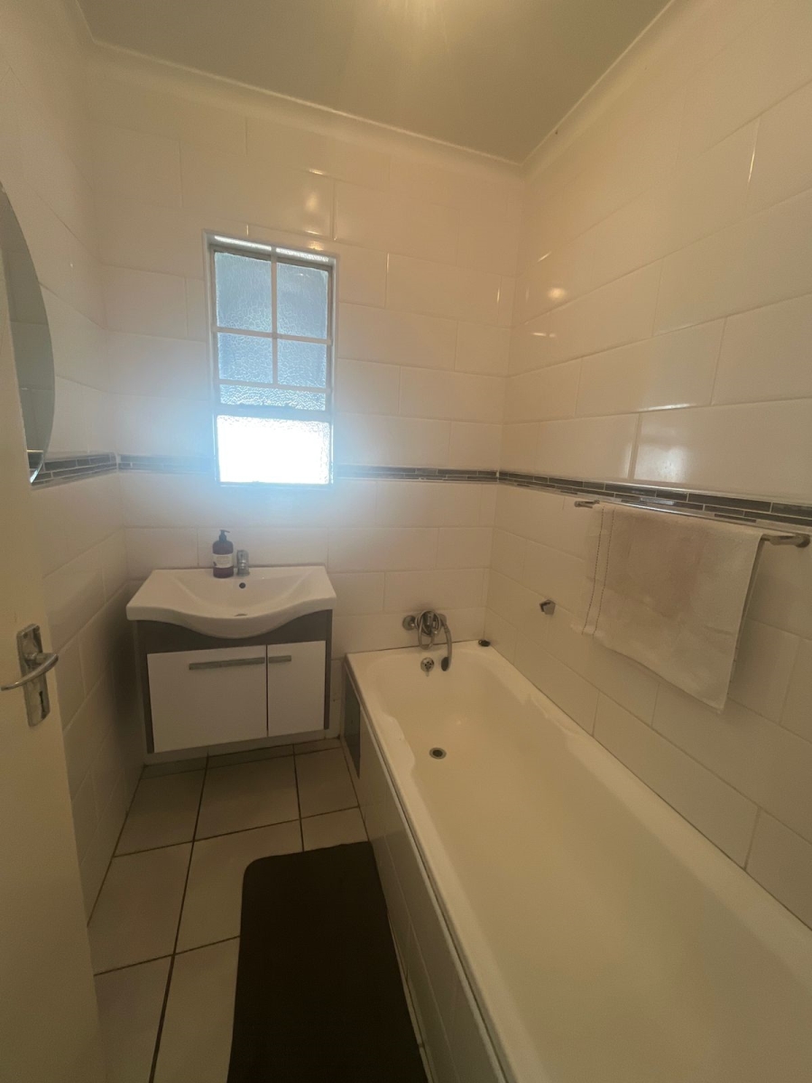 To Let 3 Bedroom Property for Rent in Alan Manor Gauteng