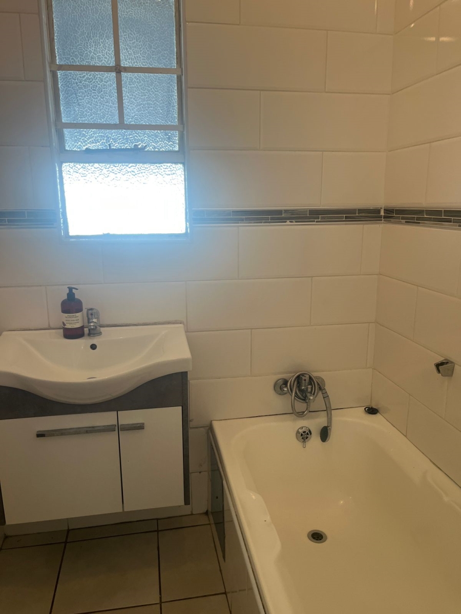 To Let 3 Bedroom Property for Rent in Alan Manor Gauteng