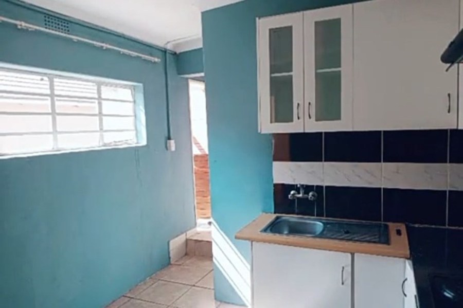 To Let 1 Bedroom Property for Rent in Lombardy East Gauteng
