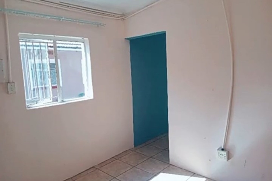 To Let 1 Bedroom Property for Rent in Lombardy East Gauteng