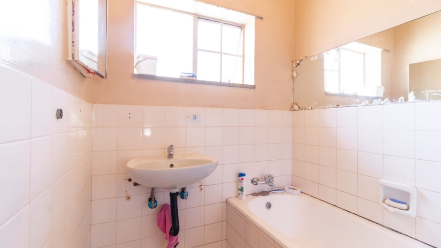3 Bedroom Property for Sale in Edenvale Central Gauteng