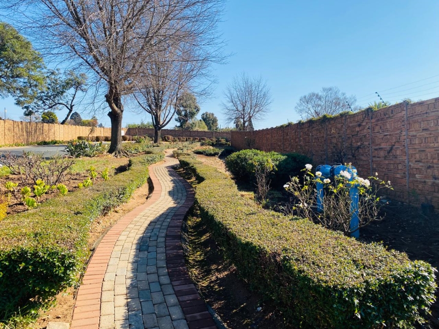 2 Bedroom Property for Sale in Meredale Gauteng