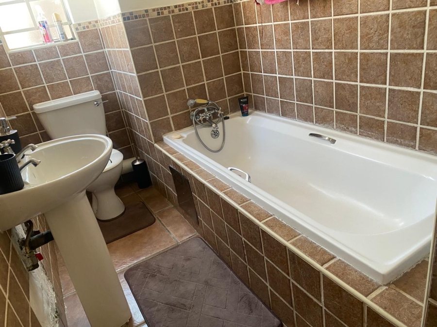 2 Bedroom Property for Sale in Meredale Gauteng