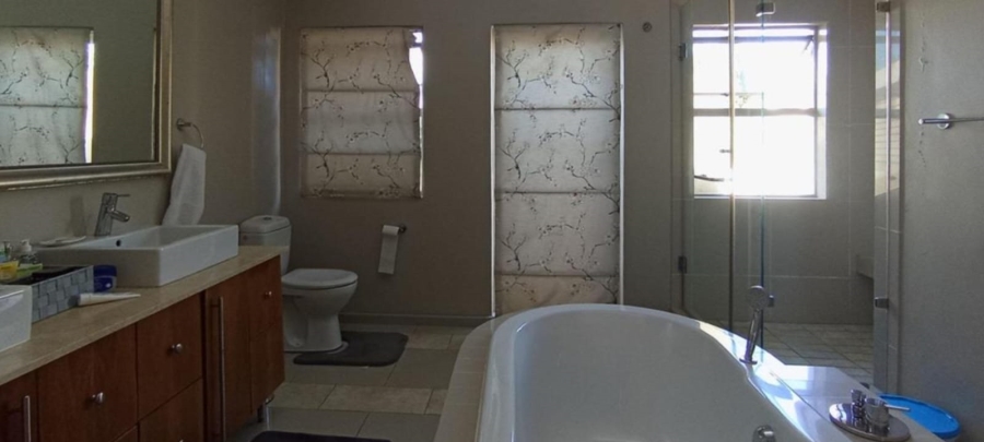 4 Bedroom Property for Sale in Saddlebrook Estate Gauteng