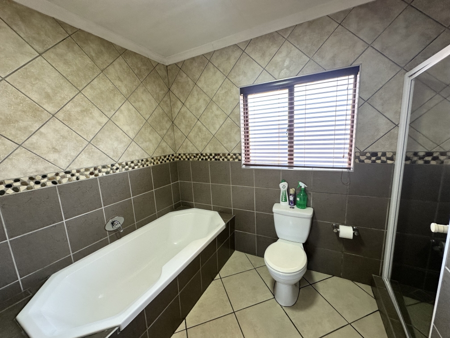 3 Bedroom Property for Sale in Thatchfield Estate Gauteng