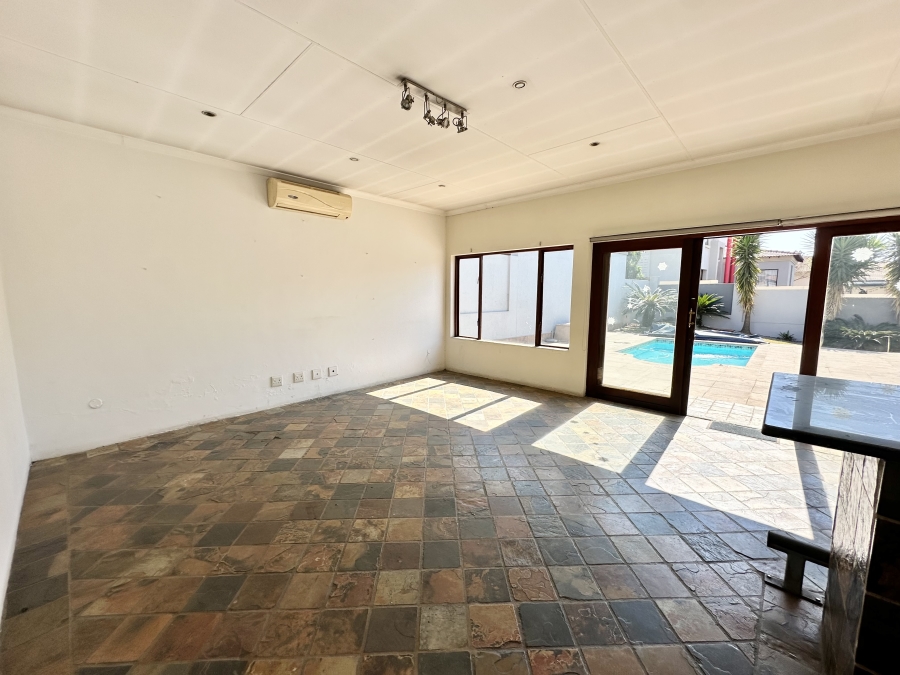 3 Bedroom Property for Sale in Thatchfield Estate Gauteng