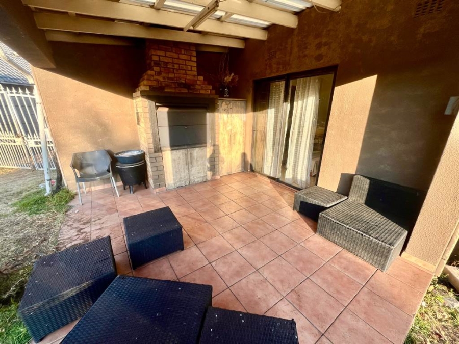 4 Bedroom Property for Sale in Brackenhurst Gauteng