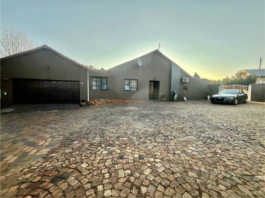 4 Bedroom Property for Sale in Brackenhurst Gauteng