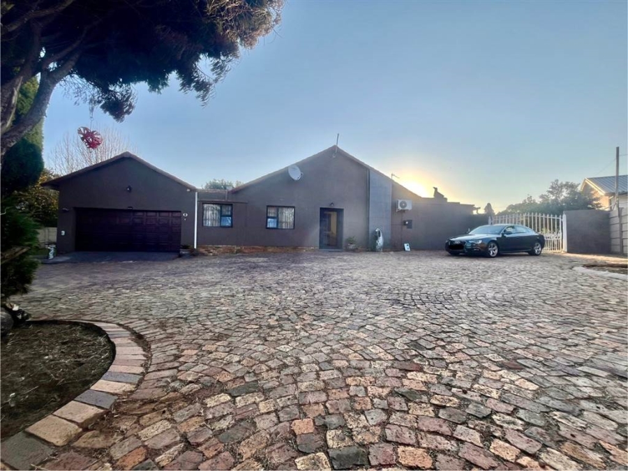 4 Bedroom Property for Sale in Brackenhurst Gauteng