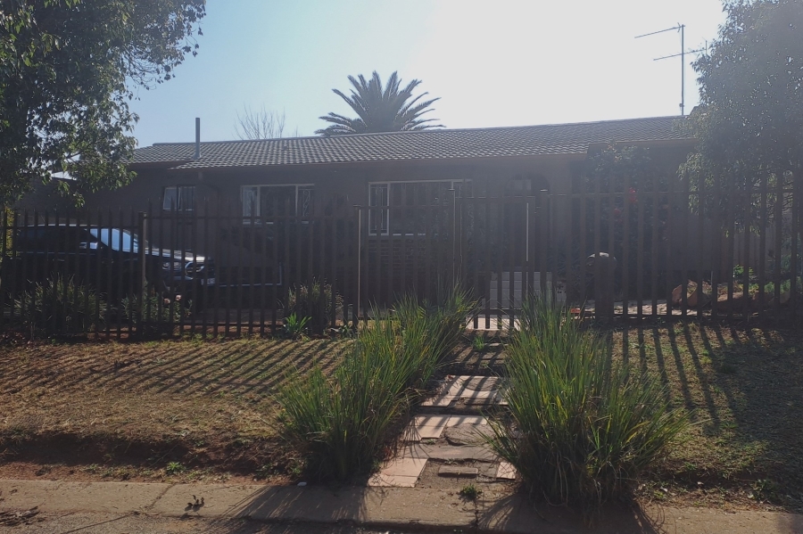 3 Bedroom Property for Sale in Verwoerdpark Gauteng