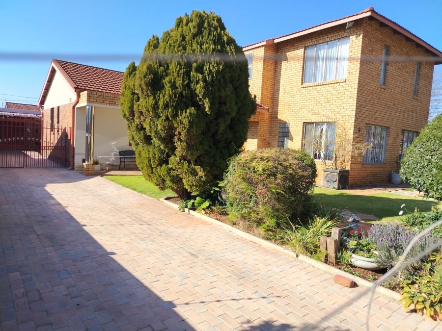 5 Bedroom Property for Sale in Paul Krugersoord Gauteng