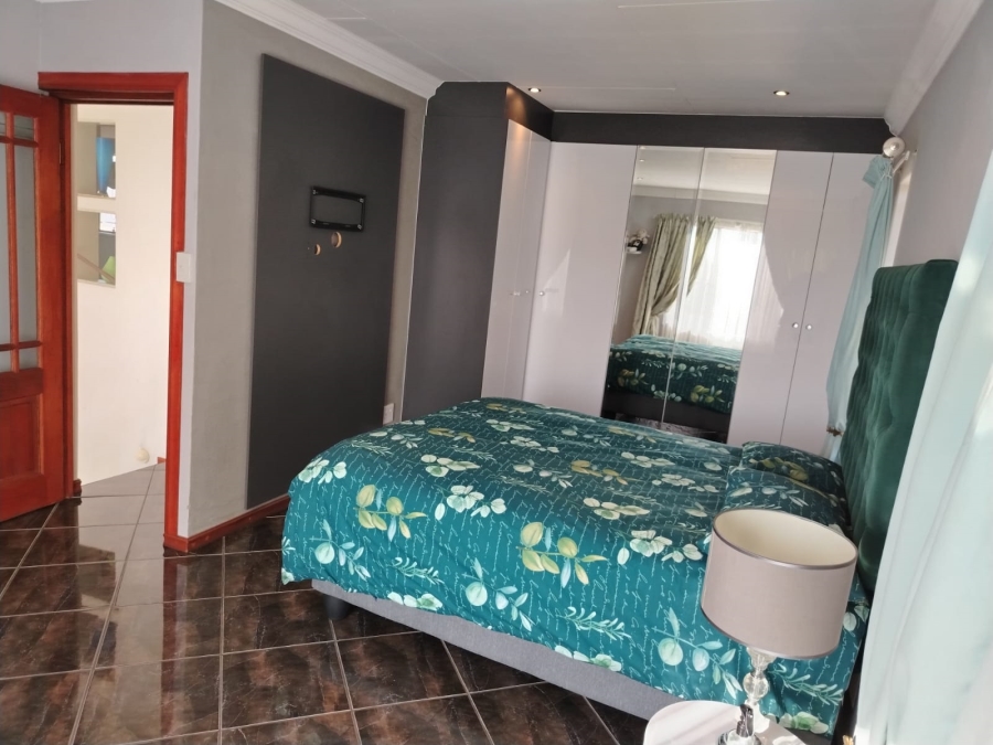 5 Bedroom Property for Sale in Paul Krugersoord Gauteng