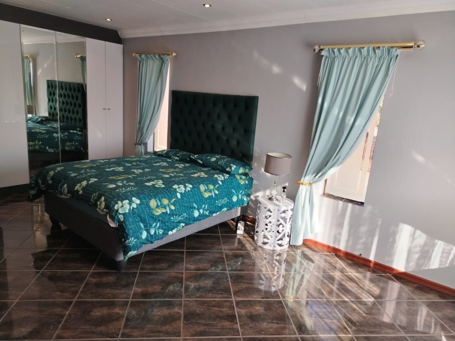 5 Bedroom Property for Sale in Paul Krugersoord Gauteng