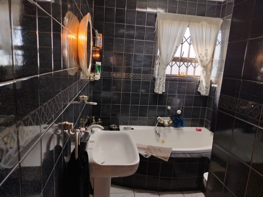5 Bedroom Property for Sale in Paul Krugersoord Gauteng