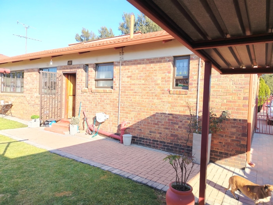 5 Bedroom Property for Sale in Paul Krugersoord Gauteng