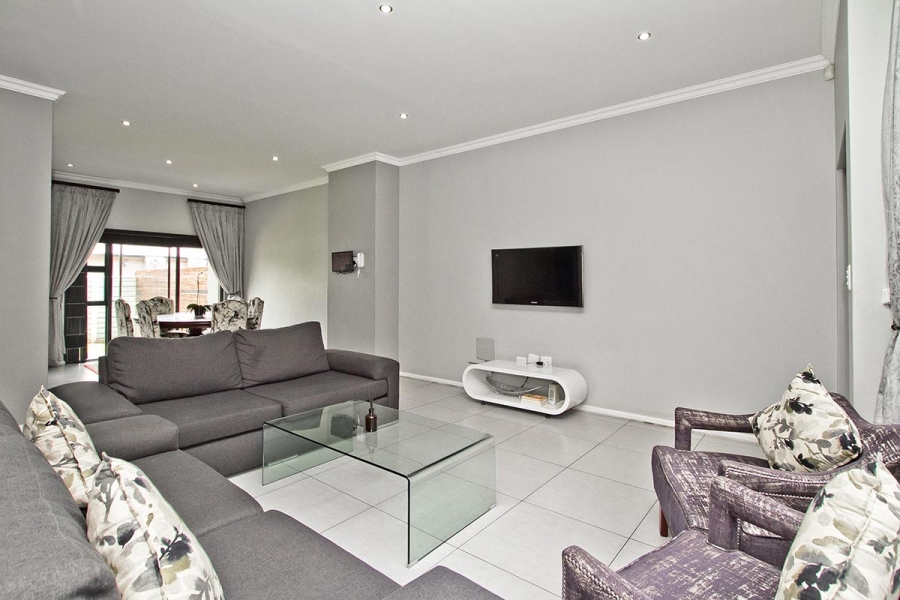 3 Bedroom Property for Sale in Greenside Gauteng
