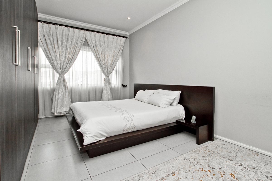 3 Bedroom Property for Sale in Greenside Gauteng